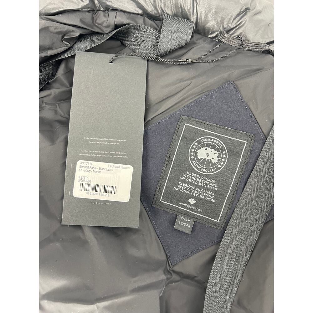 Canada Goose Bennett Parka in Navy & Black - Picture 10 of 16